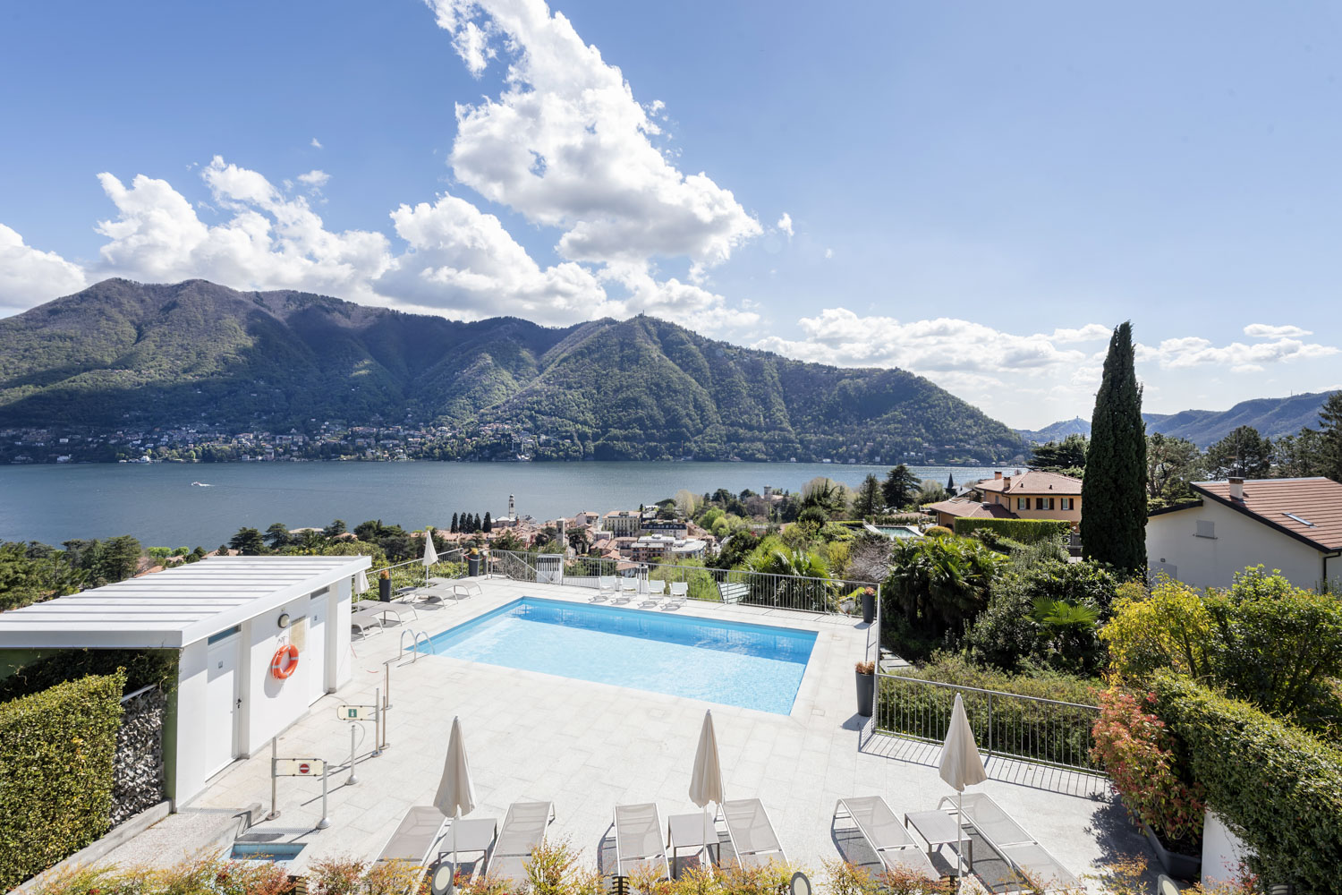 The lake-view pool at Hotel Asnigo